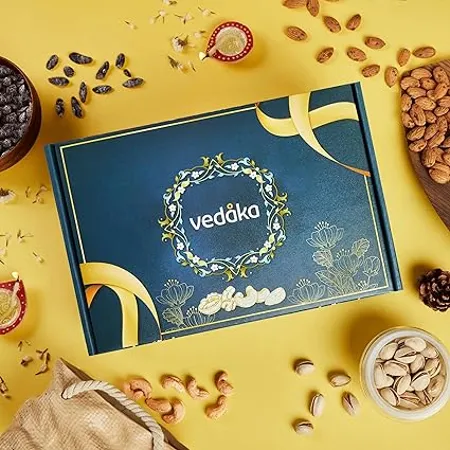 Amazon Brand Vedaka Premium Flavored Dry Fruits 500 gm Gift Box Peri Peri Cashew 150 gm Black Pepper Almond 150 gm Chatpata Black Raisin 200 gm