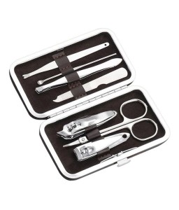 Snapdeal Stop Shoppers Manicure Set And Make Up Kit