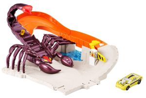 Amazon -  Buy Hot Wheels Scorpion City Track Set at Rs 2551 only