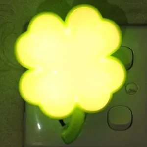 WORA Night Light White Clover Leaves Kids Rs 69 flipkart dealnloot