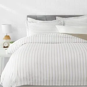 AmazonBasics Microfiber 3 Piece Quilt Duvet Comforter Rs 679 amazon dealnloot