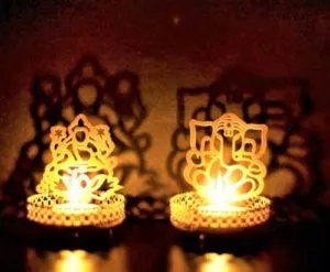 Flipkart SmartBuy Iron Tealight Holder Set Gold Rs 93 flipkart dealnloot