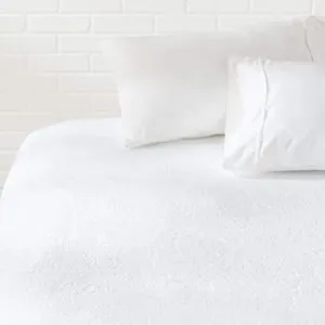AmazonBasics Hypoallergenic Vinyl Free Waterproof Mattress Protector Rs 409 amazon dealnloot