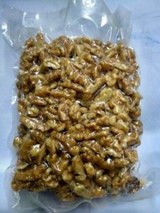 ENGLISH NUTS Walnut Quarter Giri 1 KG Rs 579 amazon dealnloot