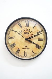 tucasa Vintage Metal Wall Clock D8 Rs 287 amazon dealnloot