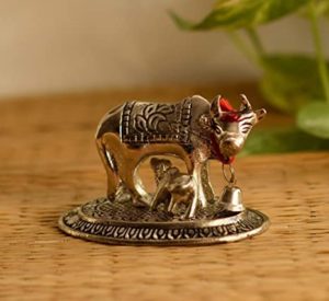 eCraftIndia Handcrafted Cow and Calf Metal Figurine Rs 119 amazon dealnloot