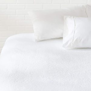 AmazonBasics Hypoallergenic Vinyl Free Waterproof Mattress Protector Rs 373 amazon dealnloot